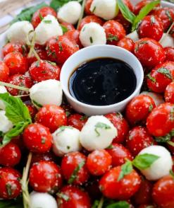 Caprese Salad Wreath